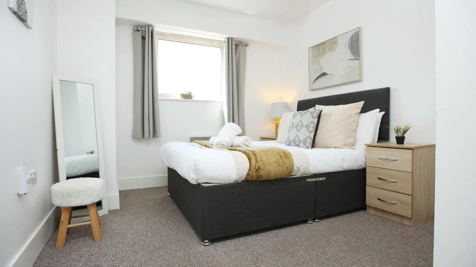 Queen Street Executive Apartment By N And N Stays, Close To City Centre, Restaurants And Shops, Secure Private Parking, Perfect Location While Visiting Cardiff For Work Or A Short Break Reino Unido