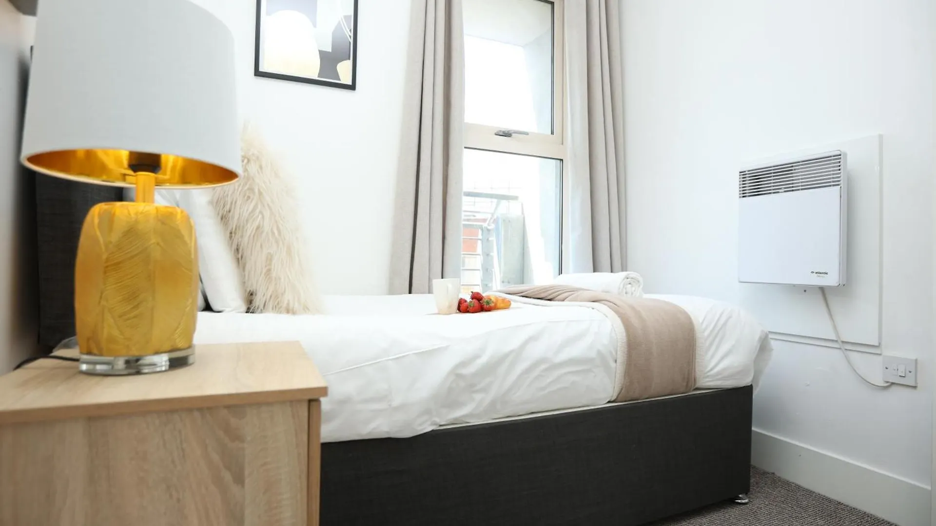 Queen Street Executive Apartment By N And N Stays, Close To City Centre, Restaurants And Shops, Secure Private Parking, Perfect Location While Visiting Cardiff For Work Or A Short Break 0*,