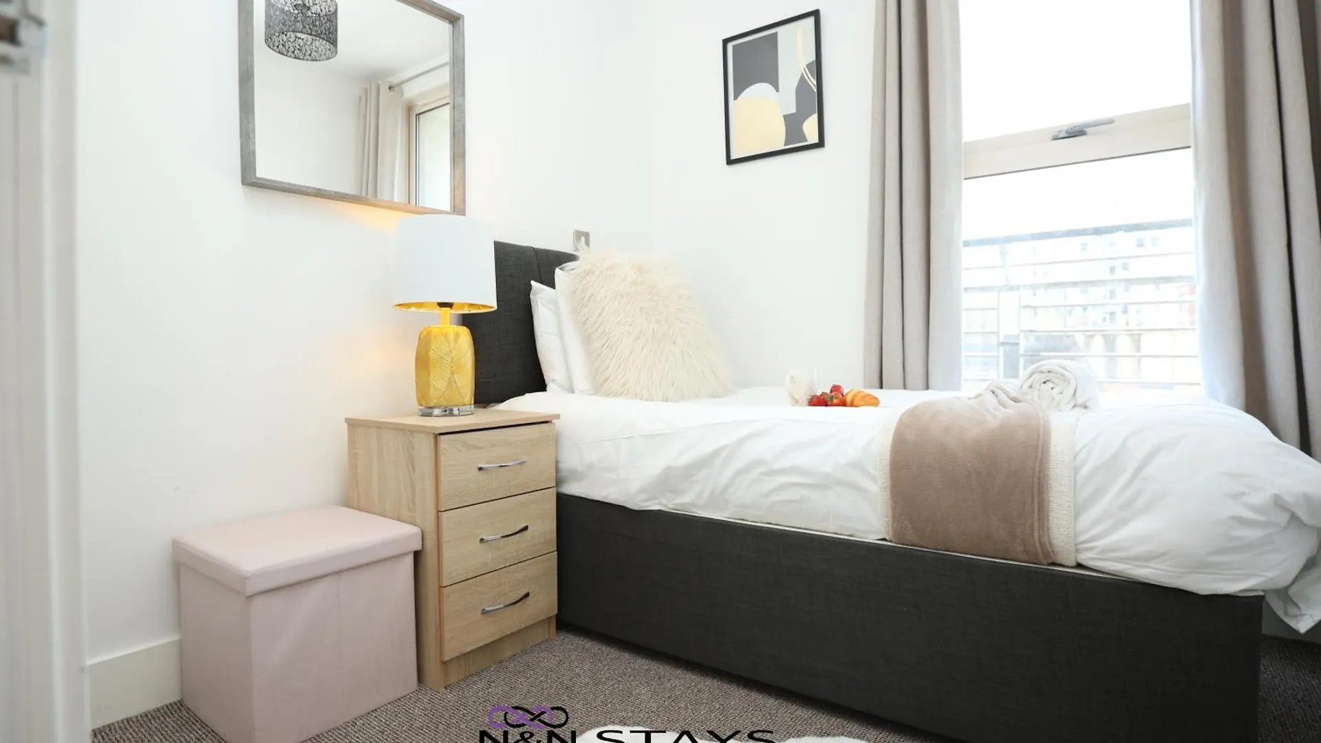 Queen Street Executive Apartment By N And N Stays, Close To City Centre, Restaurants And Shops, Secure Private Parking, Perfect Location While Visiting Cardiff For Work Or A Short Break Reino Unido